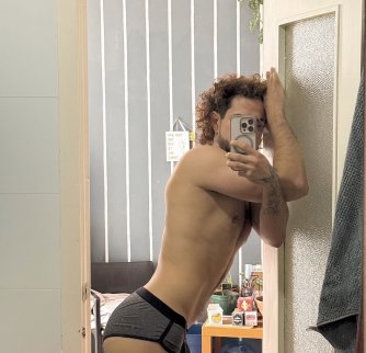 Latino663196192