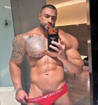 Macho latino pollon