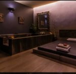 Ven y relájate mis manos son mágicas y siente mi cuerpo con tu cuerpo en aceite.